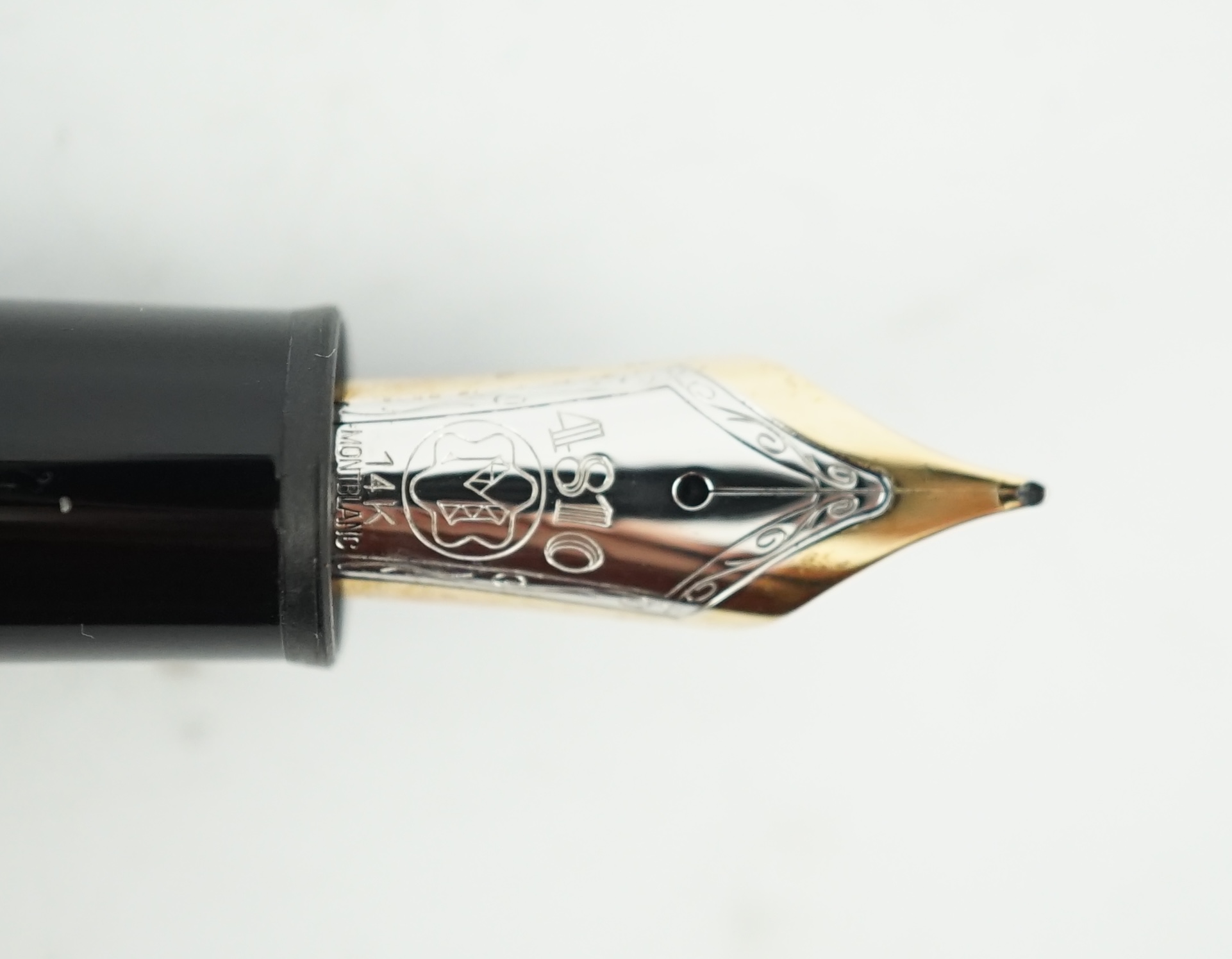 A Montblanc 146 fountain pen, boxed